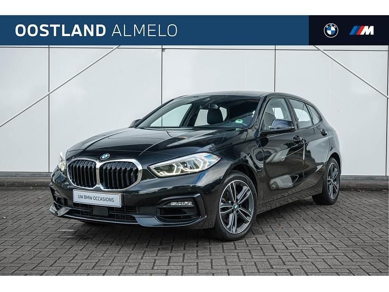 Zwart Gebruikt 2020 BMW 118 Executive Hatchback | € 20.950 (Goede deal) - Afbeelding 1/4