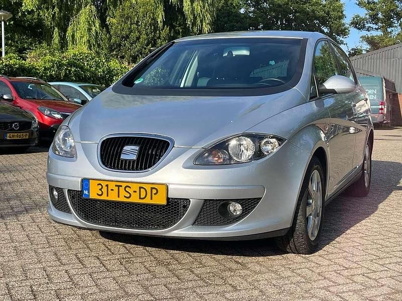 Grijs Gebruikt 2007 Seat Toledo Stylance MPV | € 2.050 - Afbeelding 1/4