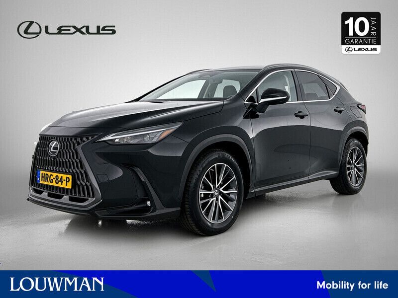 Zwart Gebruikt 2022 Lexus NX450h+ Launch Edition SUV | € 54.450 (Eerlijke prijs) - Afbeelding 1/3