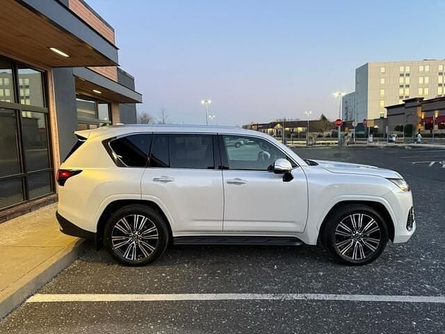 Nieuw Lexus LX700h Luxury Line 455 PK (334 kW) 2025 Wit SUV