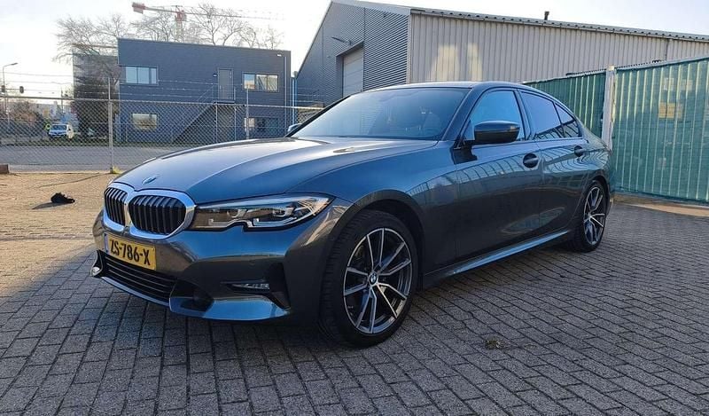 Grijs Occasion 2019 BMW 320 Sedan | € 27.995 (Eerlijke prijs) - Afbeelding 1/4