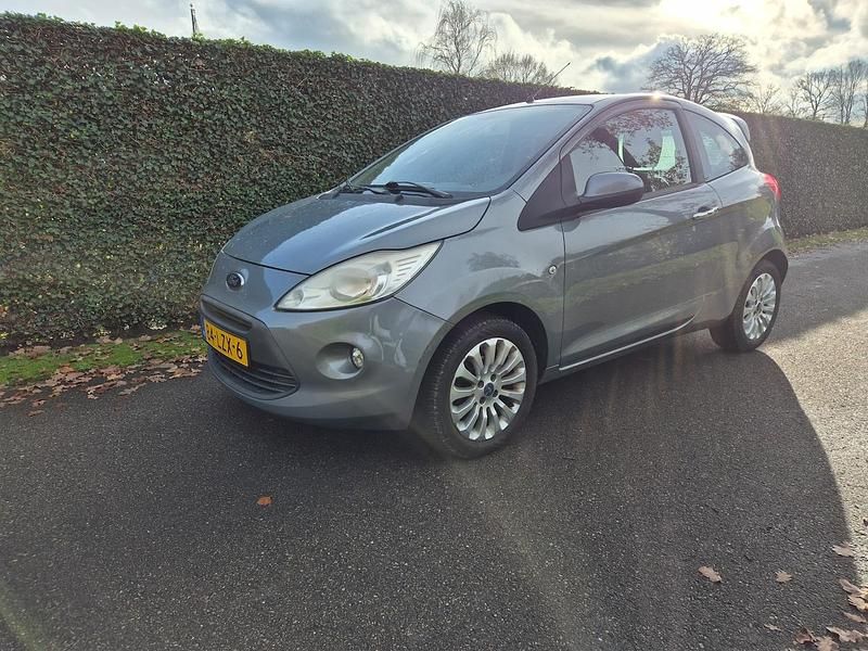 Grijs (metallic) Occasion 2010 Ford Ka Titanium X Hatchback | € 3.350 (Eerlijke prijs) - Afbeelding 1/4