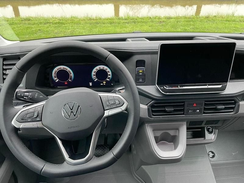 Zwart Gebruikt 2024 VW Crafter Trendline Van | € 38.739 (Eerlijke prijs) - Afbeelding 1/4