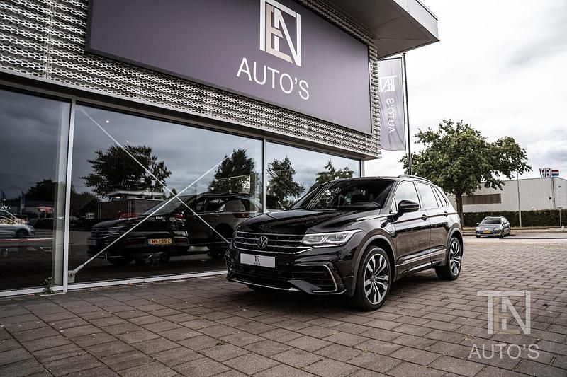 Zwart Gebruikt 2021 VW Tiguan Business+ SUV | € 35.910 (Eerlijke prijs) - Afbeelding 1/4