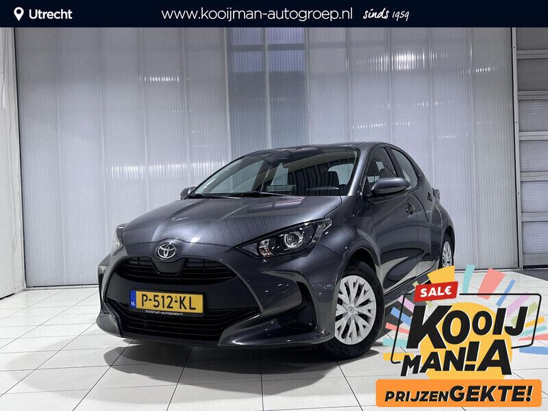 Grijs Gebruikt 2022 Toyota Yaris Active Hatchback | € 20.049 (Iets duurder) - Afbeelding 1/4