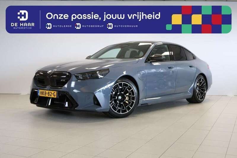 Grijs, metallic lak Gebruikt 2024 BMW M5 Sedan | € 153.500 - Afbeelding 1/4