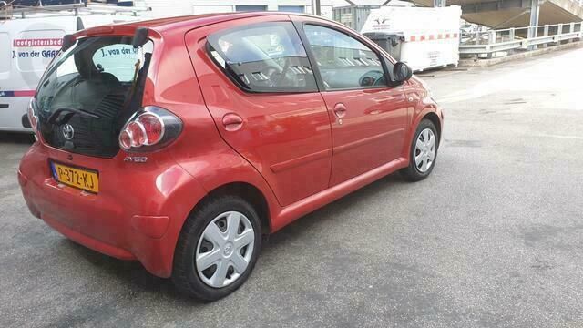 Occasion Toyota Aygo 68 PK (50 kW) 2010 Rood Hatchback
