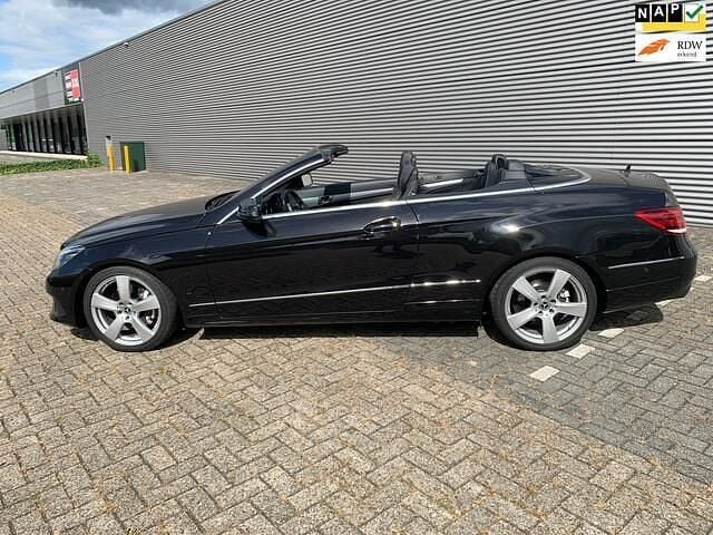 Zwart Gebruikt 2013 Mercedes E200 Ambition Cabriolet | € 18.995 (Super prijs) - Afbeelding 1/4