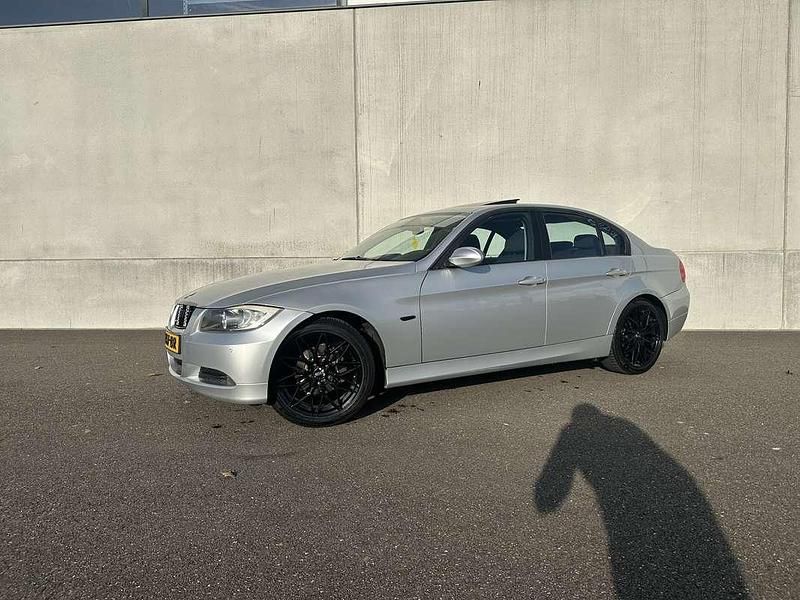 Zilver Occasion 2007 BMW 320 Sedan | € 4.500 (Eerlijke prijs) - Afbeelding 1/4