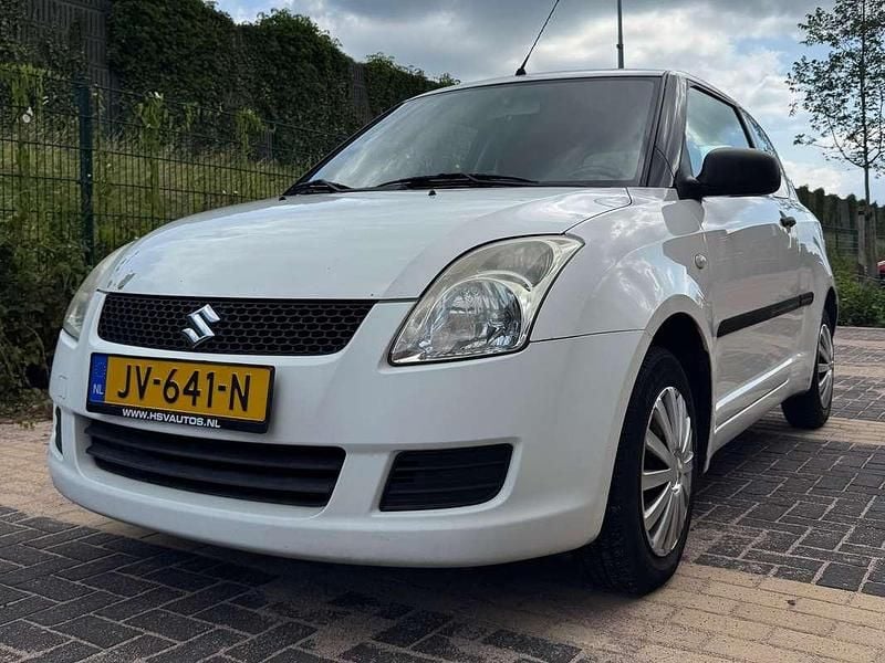 Wit Gebruikt 2007 Suzuki Swift Hatchback | € 1.499 (Goede deal) - Afbeelding 1/4