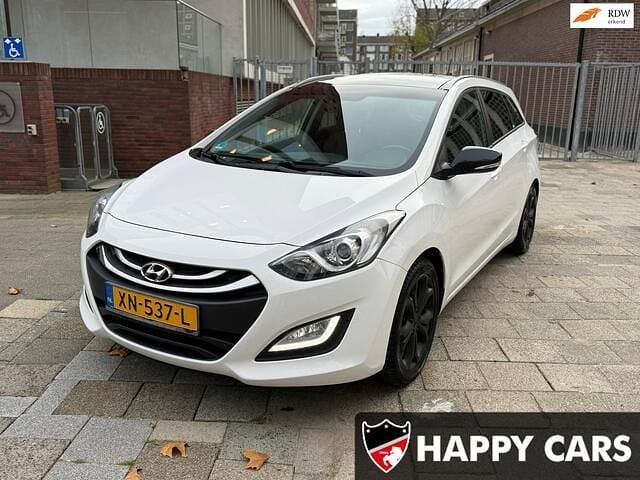 Wit (metallic) Gebruikt 2014 Hyundai i30 Edition Stationwagen | € 6.450 (Eerlijke prijs) - Afbeelding 1/4