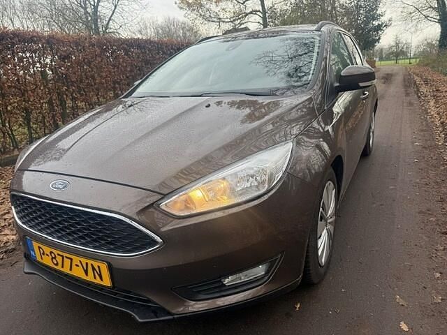 Bruin (metallic) Gebruikt 2015 Ford Focus Titanium Stationwagen | € 5.450 (Super prijs) - Afbeelding 1/4