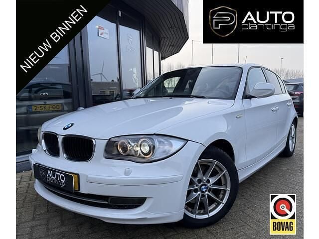 Wit Occasion 2011 BMW 118 Efficient Dynamics Hatchback | € 5.445 (Eerlijke prijs) - Afbeelding 1/4