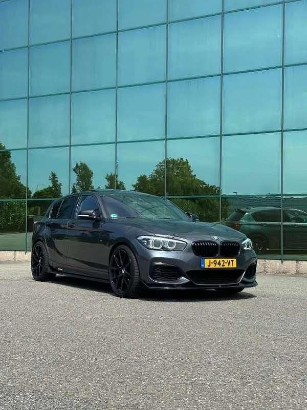 Grijs Gebruikt 2019 BMW M140 M Sport Stationwagen | € 41.500 (Eerlijke prijs) - Afbeelding 1/4