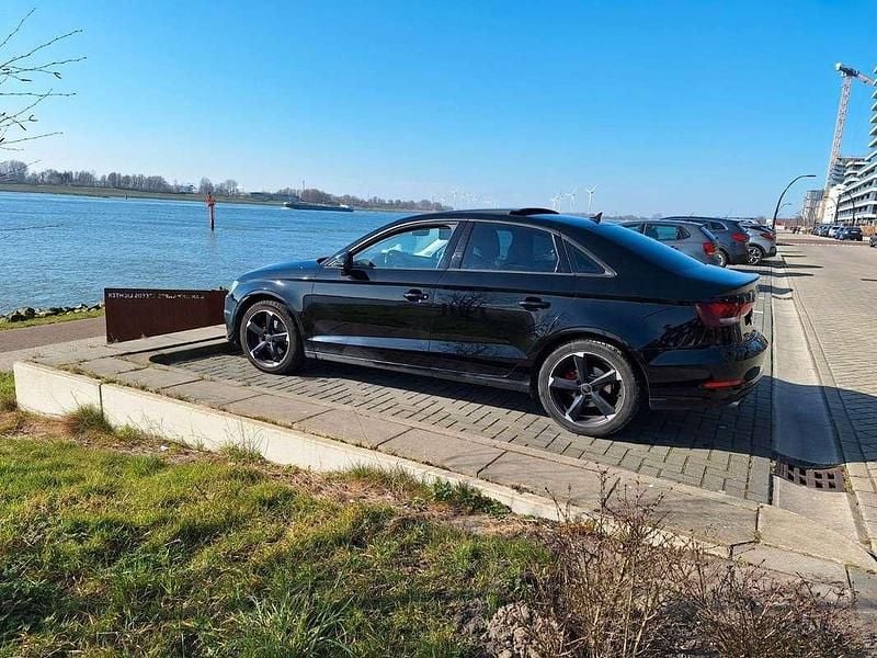 Zwart Gebruikt 2015 Audi A3 Sedan | € 13.750 (Iets duurder) - Afbeelding 1/4