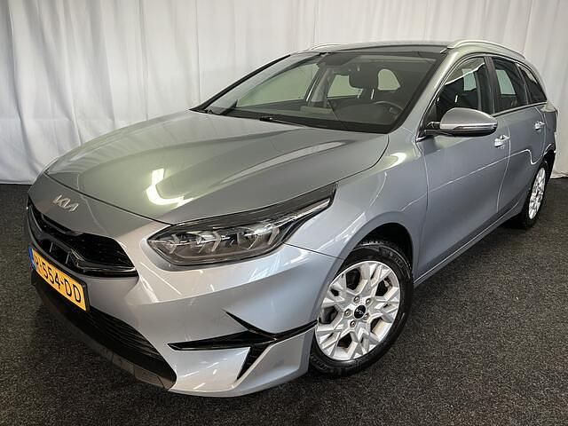 Grijs (metallic) Occasion 2022 Kia Ceed Sportswagon Stationwagen | € 14.950 (Goede deal) - Afbeelding 1/4