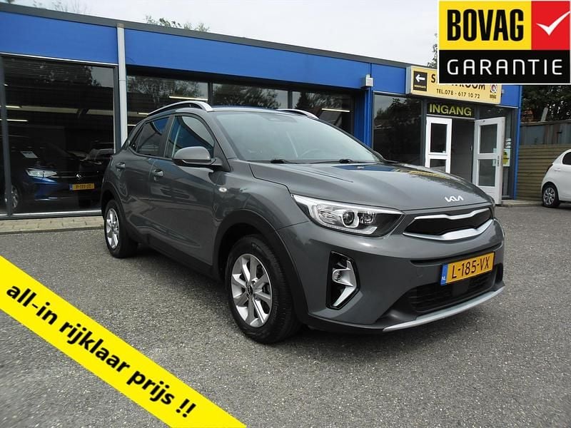 Grijs Gebruikt 2021 Kia Stonic SUV | € 17.650 (Eerlijke prijs) - Afbeelding 1/4