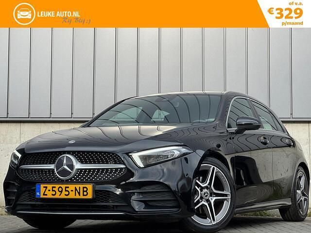 Zwart (metallic) Occasion 2018 Mercedes A180 AMG Hatchback | € 21.930 (Eerlijke prijs) - Afbeelding 1/4