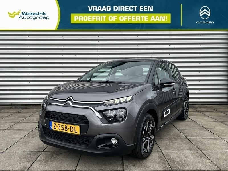 Grijs, metallic lak Gebruikt 2024 Citroën C3 PureTech Hatchback | € 16.440 (Goede deal) - Afbeelding 1/4