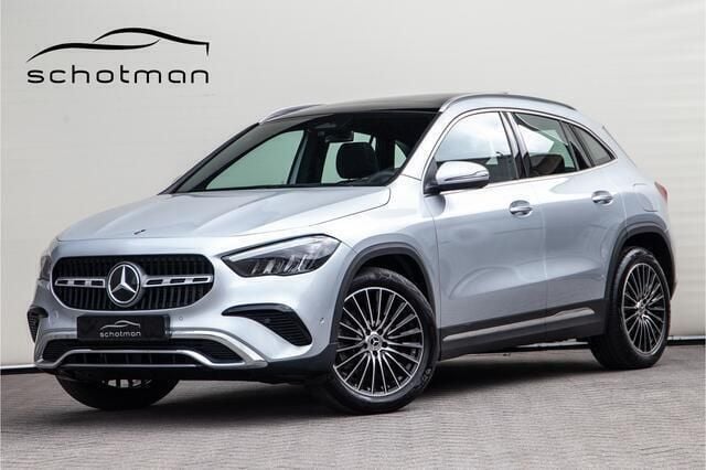 Grijs, metallic lak Gebruikt 2024 Mercedes GLA250 Luxury SUV | € 46.500 (Eerlijke prijs) - Afbeelding 1/4