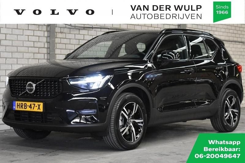 Zwart Gebruikt 2025 Volvo XC40 Plus SUV | € 46.950 (Eerlijke prijs) - Afbeelding 1/4