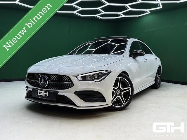 Wit Occasion 2020 Mercedes CLA200 AMG Sedan | € 31.950 (Iets duurder) - Afbeelding 1/4