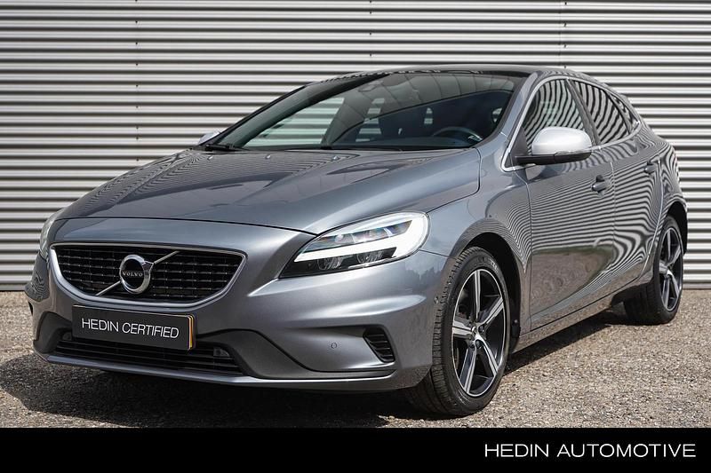 Grijs Gebruikt 2020 Volvo V40 Stationwagen | € 23.995 (Duur) - Afbeelding 1/4