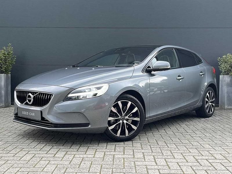 Grijs Gebruikt 2018 Volvo V40 Dynamic Stationwagen | € 19.900 (Eerlijke prijs) - Afbeelding 1/4