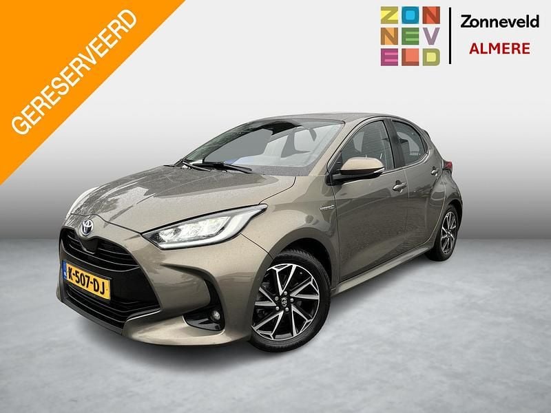 Groen Gebruikt 2020 Toyota Yaris Hybrid Hatchback | € 16.999 (Eerlijke prijs) - Afbeelding 1/4