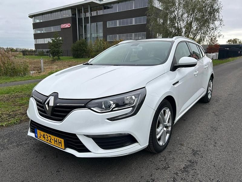 Wit (parellak) Gebruikt 2020 Renault Mégane GrandTour Zen Stationwagen | € 10.250 (Goede deal) - Afbeelding 1/4