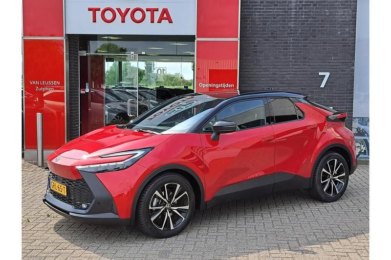 Rood Gebruikt 2024 Toyota C-HR Edition SUV | € 34.489 (Duur) - Afbeelding 1/1