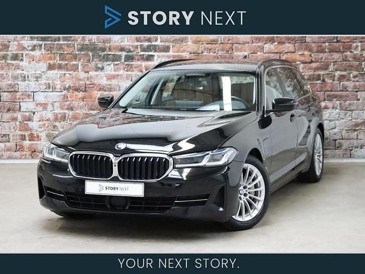 Zwart Occasion 2021 BMW 530e Executive Stationwagen | € 24.950 (Goede deal) - Afbeelding 1/4