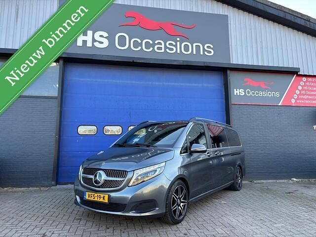 Grijs Gebruikt 2020 Mercedes V300 AMG MPV | € 47.500 - Afbeelding 1/4