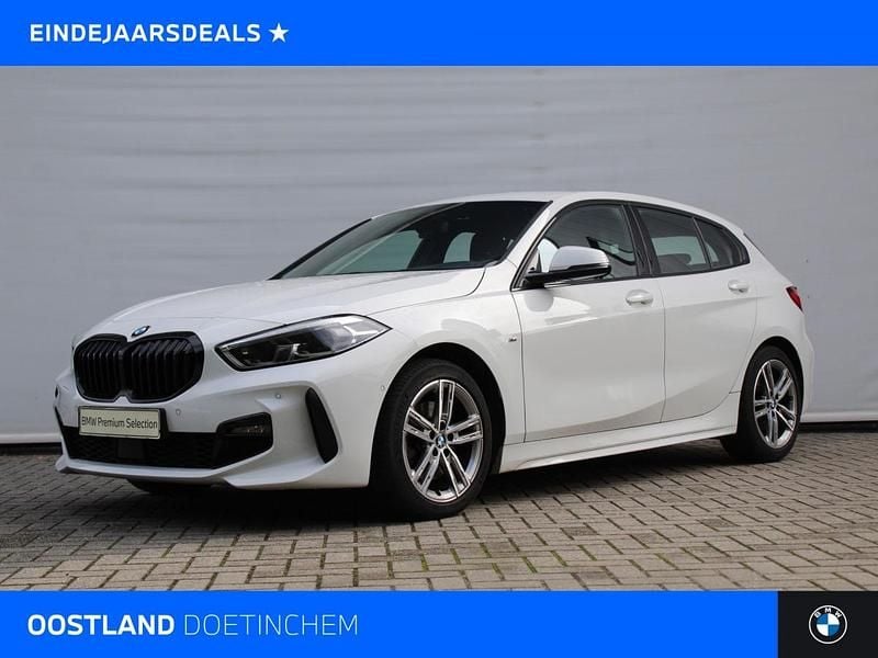 Wit Gebruikt 2021 BMW 118 Executive Hatchback | € 25.950 (Eerlijke prijs) - Afbeelding 1/3