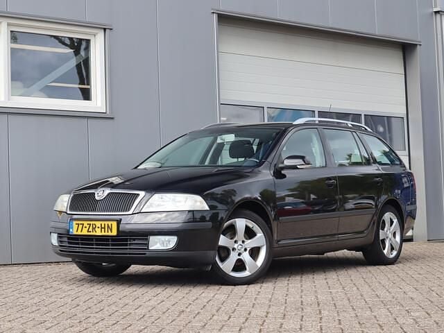 Zwart Gebruikt 2008 Skoda Octavia Classic Stationwagen | € 2.750 (Eerlijke prijs) - Afbeelding 1/4