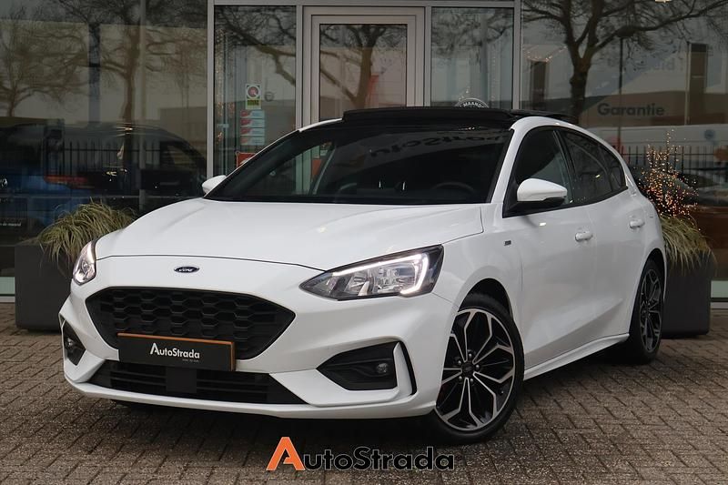 Wit Gebruikt 2021 Ford Focus ST-Line Hatchback | € 17.900 (Eerlijke prijs) - Afbeelding 1/4
