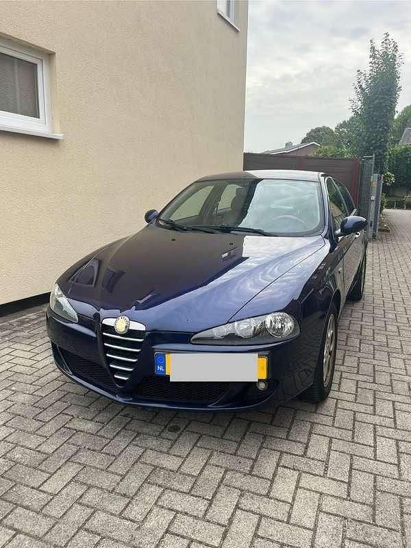 Blauw Gebruikt 2006 Alfa Romeo 147 Progression Hatchback | € 1.195 (Eerlijke prijs) - Afbeelding 1/4