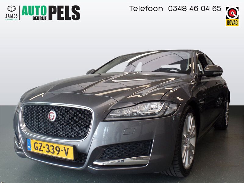 Grijs Gebruikt 2015 Jaguar XF Portfolio Sedan | € 17.900 - Afbeelding 1/4
