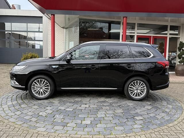 Occasion Mitsubishi Outlander Instyle 135 PK (99 kW) 2021 Zwart SUV