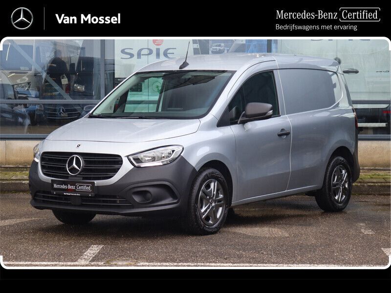 Grijs Gebruikt 2023 Mercedes Citan 110 Van | € 24.945 (Eerlijke prijs) - Afbeelding 1/4