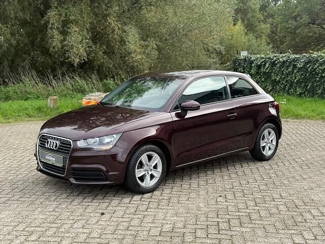 Paars Gebruikt 2011 Audi A1 Attraction Hatchback | € 7.499 (Goede deal) - Afbeelding 1/4
