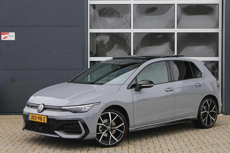 Grijs Occasion 2025 VW Golf VIII R-line Hatchback | € 38.900 (Duur) - Afbeelding 1/4