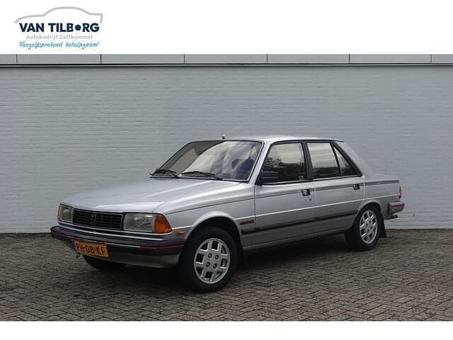 Grijs Gebruikt 1986 Peugeot 305 GTi Sedan | € 5.950 - Afbeelding 1/4