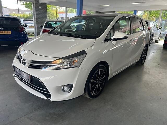 Wit Gebruikt 2017 Toyota Verso Executive MPV | € 18.450 (Eerlijke prijs) - Afbeelding 1/4