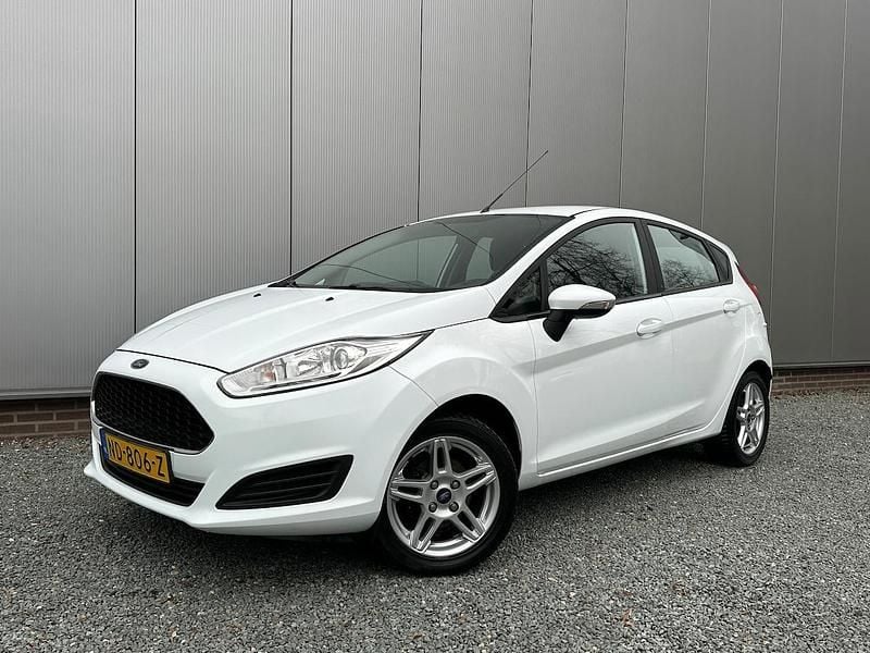 Wit Gebruikt 2017 Ford Fiesta Style Hatchback | € 7.350 (Eerlijke prijs) - Afbeelding 1/4