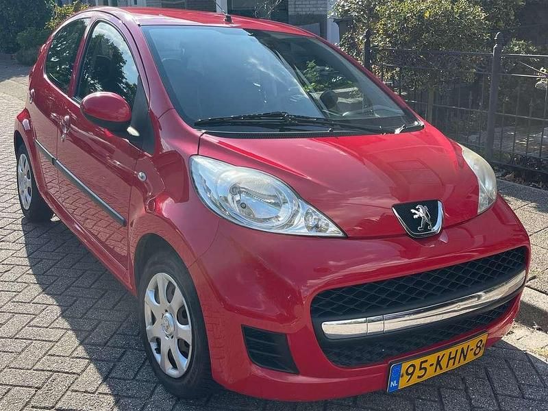 Rood Gebruikt 2009 Peugeot 107 Hatchback | € 3.500 (Eerlijke prijs) - Afbeelding 1/4