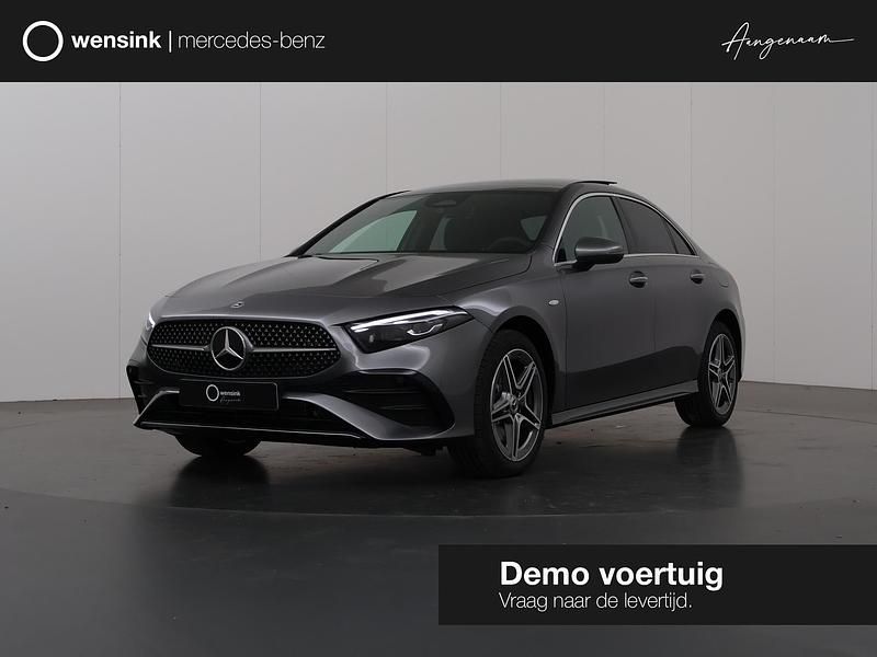 , metallic lak Gebruikt 2025 Mercedes A250 Business Sedan | € 43.450 (Duur) - Afbeelding 1/4