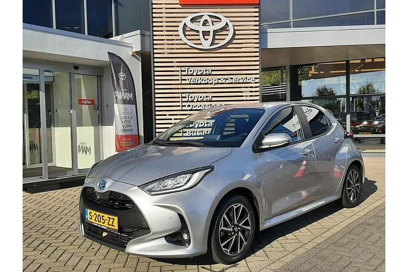 Grijs Gebruikt 2023 Toyota Yaris Hybrid Style Hatchback | € 21.999 (Eerlijke prijs) - Afbeelding 1/1