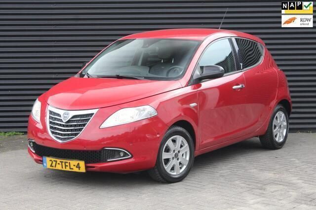 Rood Gebruikt 2012 Lancia Ypsilon Platinum Hatchback | € 3.945 (Eerlijke prijs) - Afbeelding 1/4