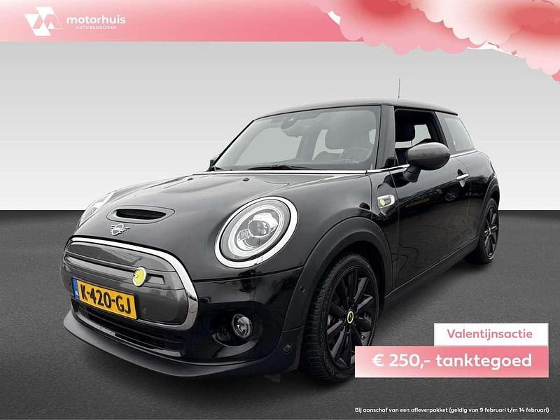 Zwart Occasion 2020 Mini Cooper Hatchback | € 16.495 (Super prijs) - Afbeelding 1/4